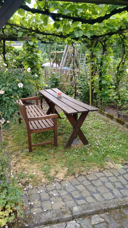 Gaestehaus Kiesgen-Mendgen Bernkastel-Kues Esterno foto