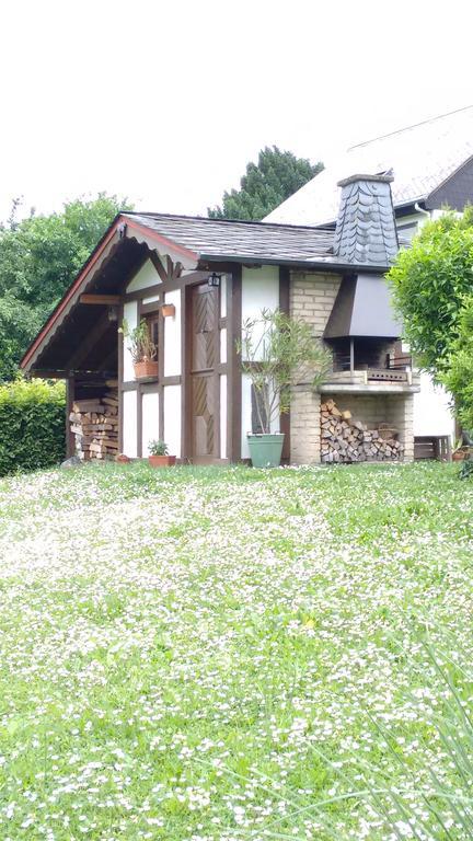 Gaestehaus Kiesgen-Mendgen Bernkastel-Kues Esterno foto
